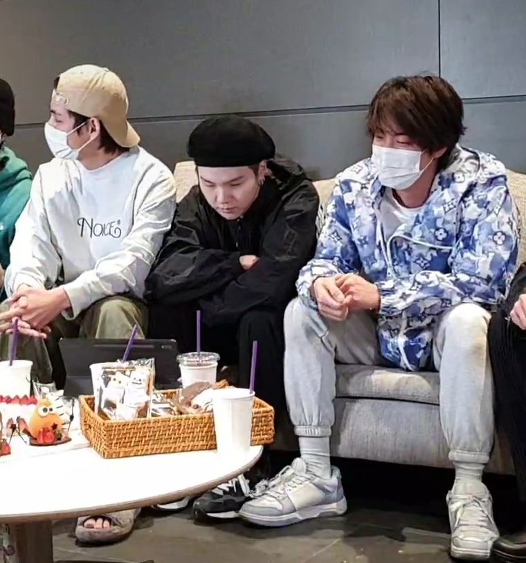 safeplace_bts7's tweet photo. YOOONGIII IS A BABYYYYY😭😭😭💜💜💜
#OT7LIVE #tinyyoongi ♡ https://t.co/o1EMJ1qd8J