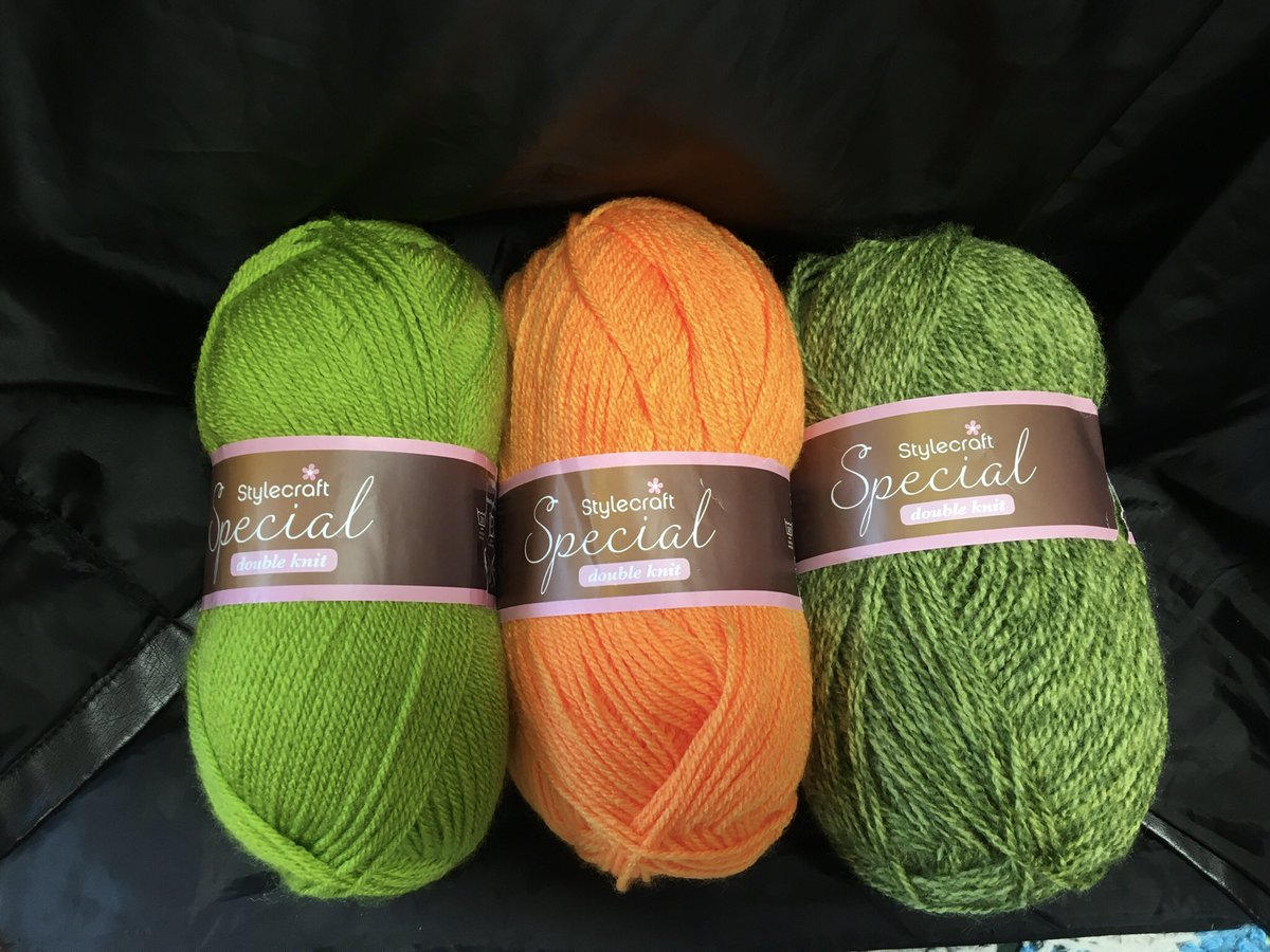 HandKnittedLove's tweet image. ****Woolly Wednesday******
Good morning it’s woolly Wednesday &amp;amp; discount day here at the wool shop @CastleParkArt pop in for your knitting &amp;amp; crochet yarns, wool mix yarns plus lots more! 
Some gorgeous super chunky yarn arrived! #woolshop #indie #smlbiz #knitting #crochet #yarn