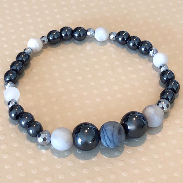 BBrillance's tweet photo. ✨💎 2037 - Bracelet Stabilité https://t.co/e8oetBfnMC ⭐️#FastFollowBack #CCFavoris #Rock #Roche #Marbre #Pierre
#BijouxDuQuebec #Hematite #Black #Noir #White #Blanc
#BijouterieBrillance https://t.co/lzvrqHQ30x