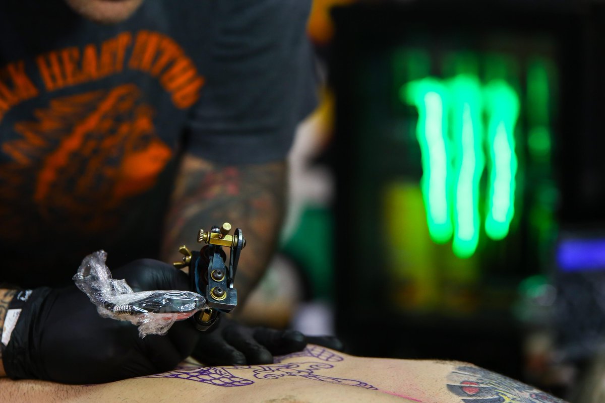 Guess what?  Athens Tattoo EXPO is ON! 🤟🏻

22-23-24 Οκτωβρίου στο Παλιό Αμαξοστάσιο ΟΣΥ

#SupportedByMonsterEnergy #MonsterEnergy #AthensTattooEXPO