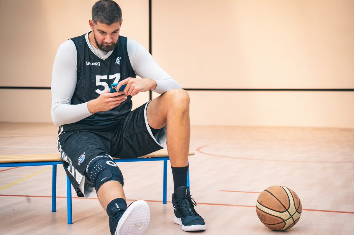 compexfrance's tweet image. Duo 🔥 Hot Fire &amp;amp; Cold Snowflake ❄️ comme Vincent Pourchot pour permettre de réduire la douleur, et accélérer le processus de récupération avec la gamme Coldform by Compex 😉

👆 Disponible sur le site ici : 
compex.com/fr/coldform-kn…

#compexfrance #coldform #recoverypartner