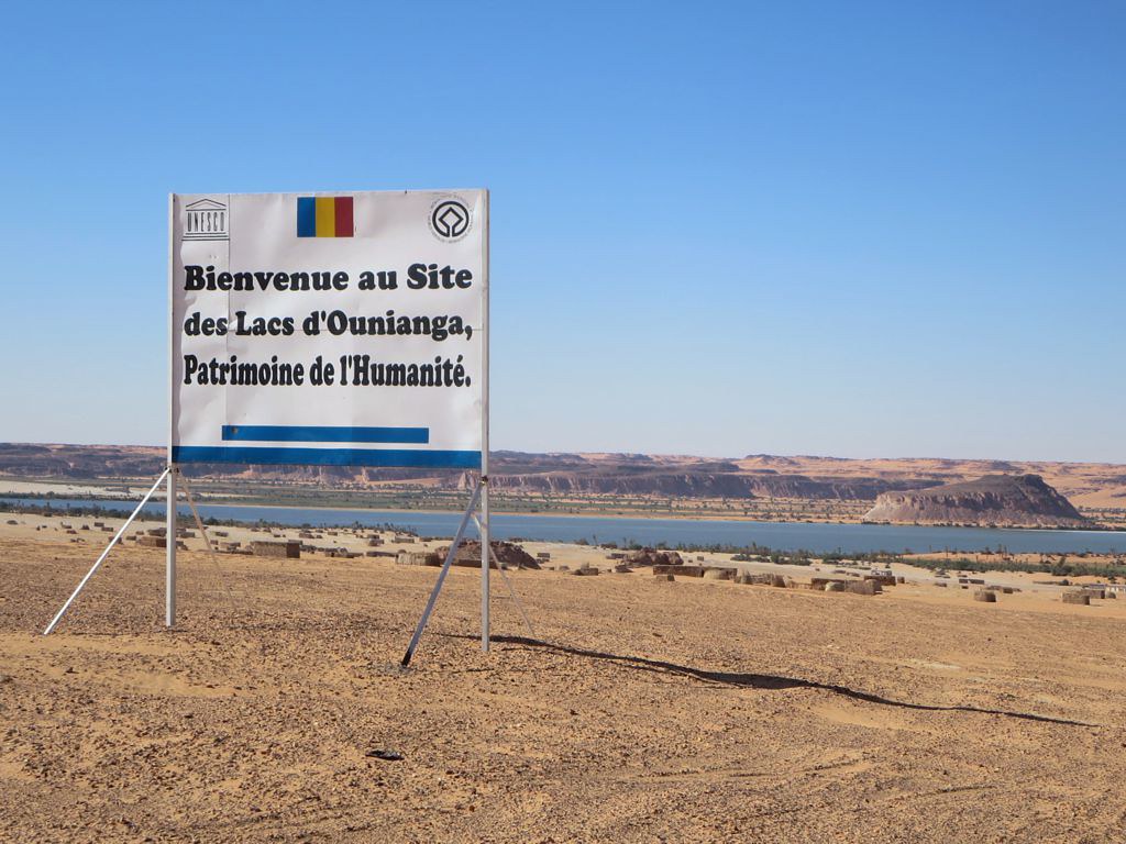 African_WH_Fund's tweet photo. Located in North-Eastern #Chad 🇹🇩, in a hot & hyperarid #desert setting, the #Lakes of #Ounianga comprises a total of 18 lakes, in two groups, displaying a #variety of sizes, depths, #colorations & #chemical compositions. It was #inscribed as a WH site in 2012. #myafricanheritage https://t.co/WfGFYXS4X4