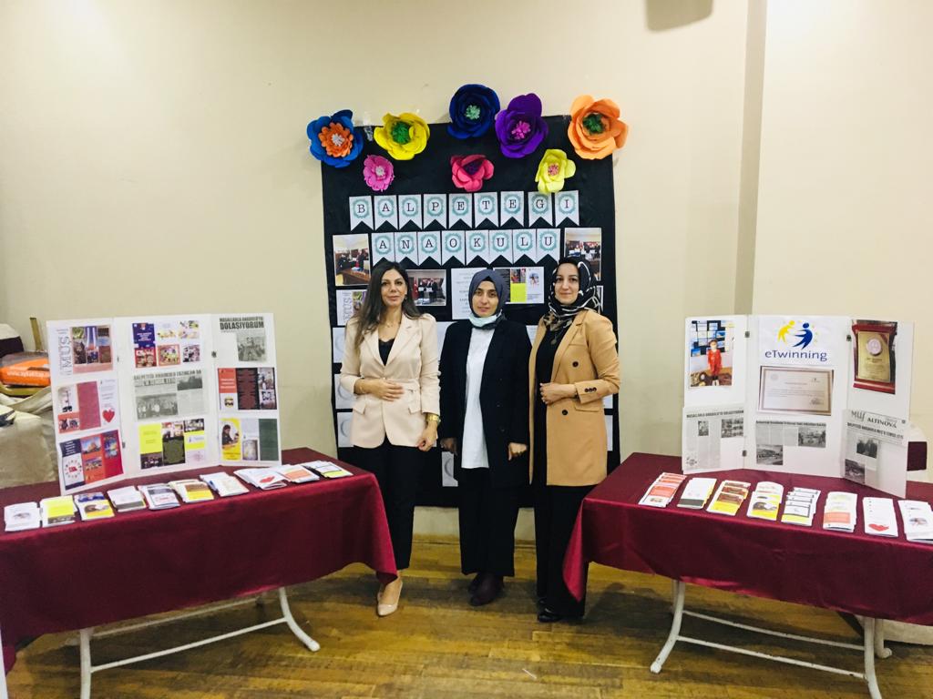 2020 yılında yaptığımız e Twinning projemizin ödülleri Muş Milli Eğitim Müdürümüz tarafından hazırlanan törenle takdim edildi.<a href="/MusMilliEgitim1/">Muş İl Millî Eğitim Müdürlüğü</a> <a href="/EnverkV/">Enver KIVANÇ</a> <a href="/EtwinningMus/">Muş_eTwinning</a> <a href="/tretwinning/">eTwinning Türkiye</a> <a href="/eTwinningDestek/">eTwinning Projects Dissemination</a> <a href="/mfatihdoger/">Mehmet Fatih Döğer</a>