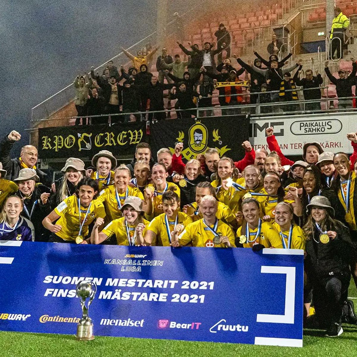 Huhhuh. Raskas vuosi takana mut silti niin paljon hyvää tapahtunut. Mun on nyt aika ottaa askel eri suuntaan, ja katsoa mitä muuta elämällä on tarjota. Futis tulee aina olemaan osa elämää, nyt ainakin vähän eri roolissa vaan. Kiitos kaikille ketkä on ollut matkassa mukana💛🖤❤️