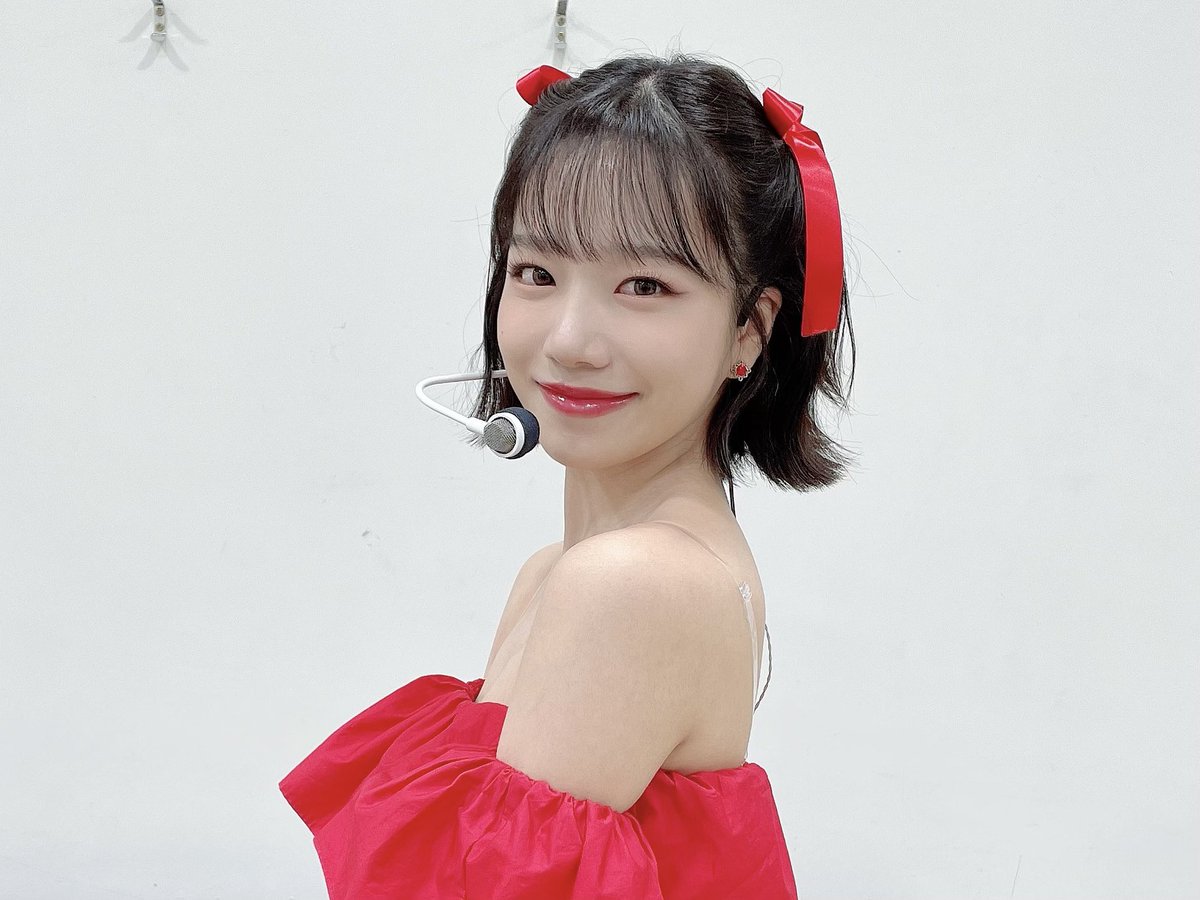 JOYURI_offcl's tweet photo. [#유리스팟] 2021.10.20 쇼! 챔피언🌙

#조유리 #JOYURI #チョユリ
#지금은_몇시_조유리의_GLASSY✨ https://t.co/uOoOMlyn6K