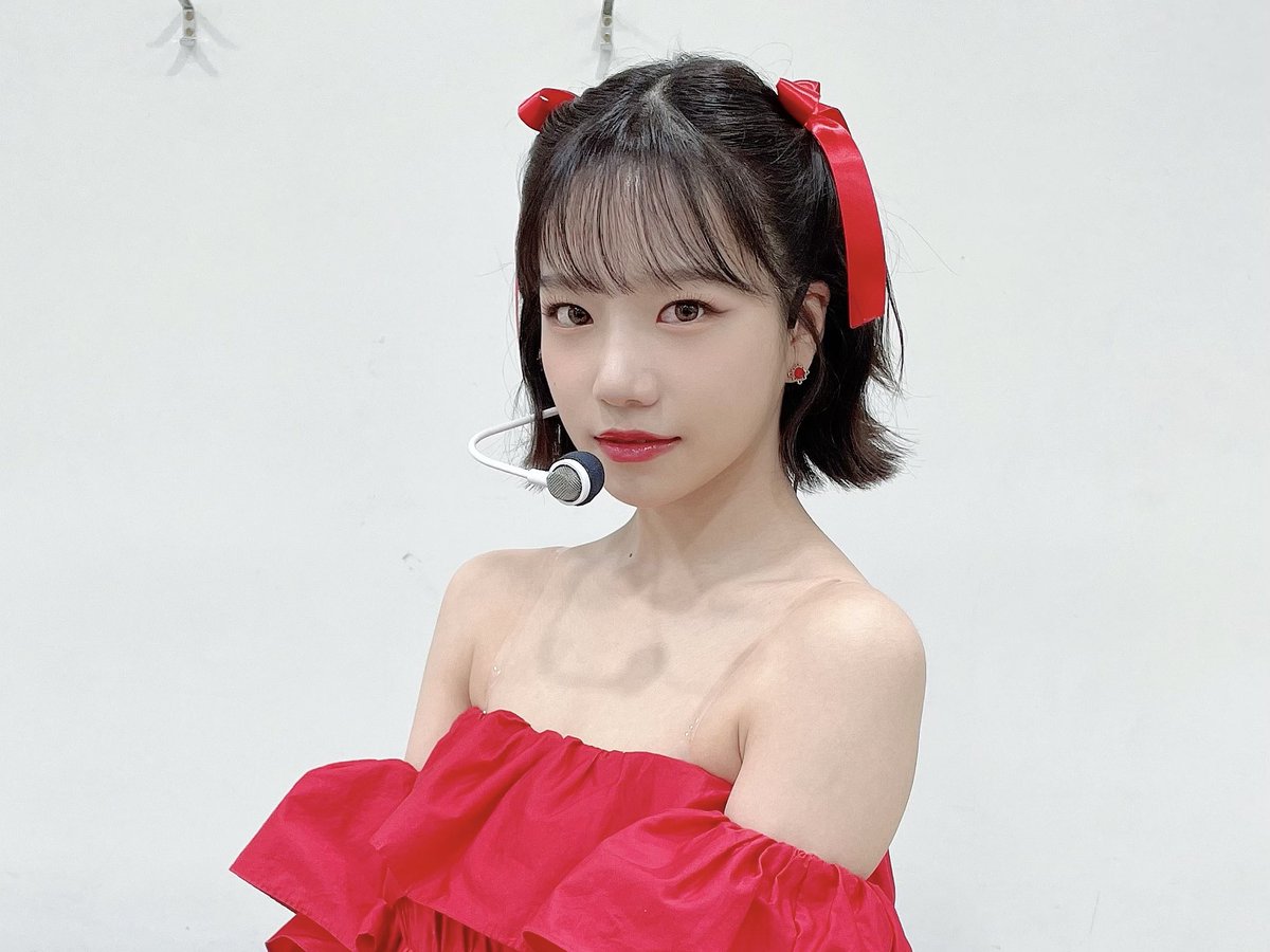 JOYURI_offcl's tweet photo. [#유리스팟] 2021.10.20 쇼! 챔피언🌙

#조유리 #JOYURI #チョユリ
#지금은_몇시_조유리의_GLASSY✨ https://t.co/uOoOMlyn6K
