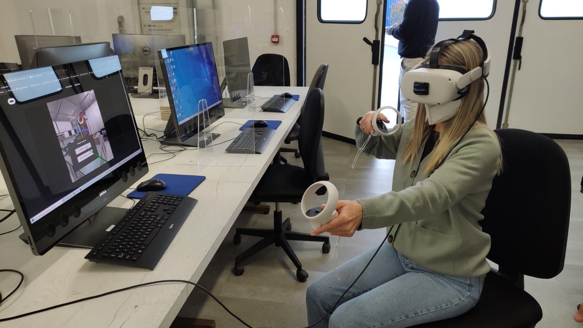 ItsUmbria's tweet photo. Indossa gli #oculus, entra nella stanza virtuale, prendi il tablet e muovi il robot.
Questo è ciò che accade nel #Labomec
di ITS UMBRIA SMART ACADEMY, in cui i nostri studenti creano #ambientivirtuali, #progettano in #3D l’obiettivo è la #realtà #aumentata. https://t.co/Eqxvy64oRQ