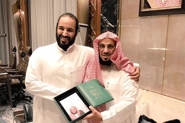 TurkiShalhoub's tweet photo. شتان بين موسى القرني وعائض القرني

الأول مات لأنه قال كلمة حقٍ عند سلطانٍ جائر
الثاني باع نفسه وكلمته ومبادئه للسلطان الجائر !! https://t.co/zwPDXQcJzk