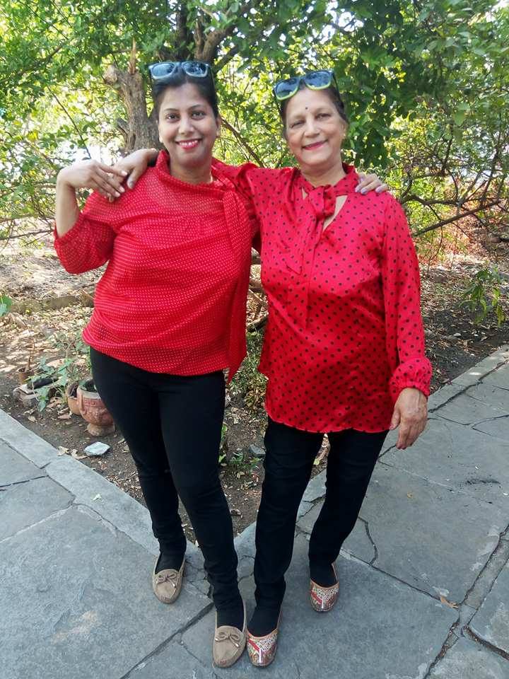 capreena1947's tweet photo. @BirlaWhite #BirlaWhite #ExtocarePrimer #Primer #7XAdhesion  #ContestAlert  My 'Uttam Pakad' with my mom @JayshreeBansod She really supports me when I need she is pillar for me.She loves me unconditional . 💕💗 https://t.co/UfSDjIMVAj