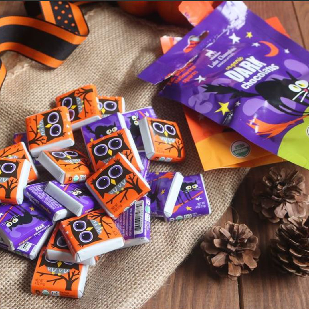 LCChocolates's tweet photo. Ghosts, Goblins, and Ghouls are scary enough your Halloween treats shouldn’t be. That’s why we craft ours from only the best organic and Fair Trade Certified™ chocolate.
📷 @kayleecook
#bcorp #sustainable #ethical #halloweentreats #betterforyou #betterfortheworld https://t.co/ShNyjoHMZB