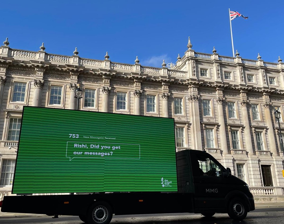 TrussellUK's tweet photo. We’re in Westminster today delivering your text messages to Rishi! 📲 

Your voice came through loud and clear: the UK Government must protect and support families with adequate social security and reinstate the £20 per week to #UniversalCredit.

#KeepTheLifeline https://t.co/C0M8Yb1TAR