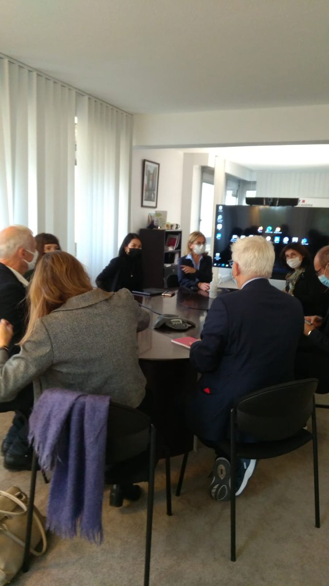 lab110bis's tweet photo. Et hop l'équipe du #lab110bis s'exporte pour 2j dans @AcBordeaux @RANouvAquitaine avec les porteurs et usagers du futur lab de l'académie. Défis : ouvrir le rectorat, desiloter, diffuser de nouvelles méthodes et compétences ! https://t.co/dNc3fbaXSv