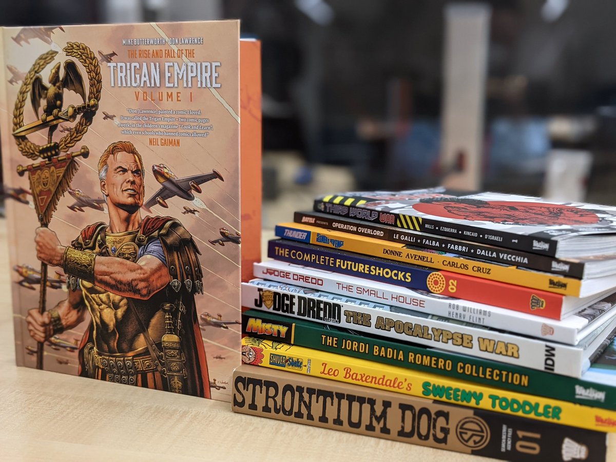 2000AD's tweet photo. A brief sojourn back into the office means it's time for a DESK CLEARANCE GIVEAWAY!! (Please, I can't get to my keyboard)

Follow and QT this with the hashtag #2000AD for the chance to win this zarjaz bundle of @2000AD and @britcomics graphic novels! https://t.co/okWgwy7N5q