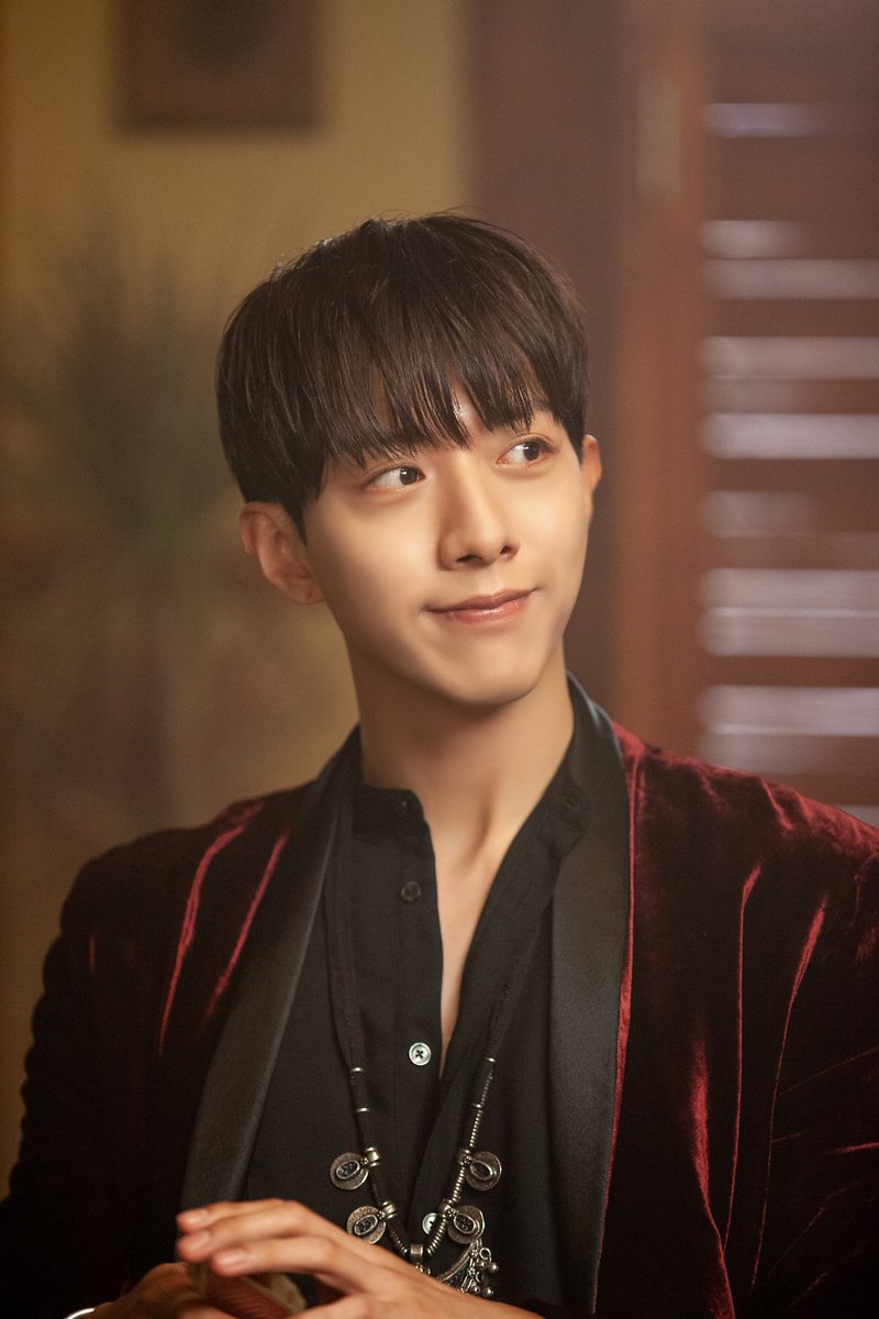CNBLUECL's tweet photo. 211020 [FNC Naver Post] CNBLUE 싹둑 (Love Cut) MV behind stills 
- Lee Jungshin

https://t.co/TbkykGZCc9
#LetsRideWithCNBLUE #CNBLUE #씨엔블루 #싹둑 #Love_Cut #WANTED #이정신 #LeeJungshin https://t.co/HjOL04JXbE