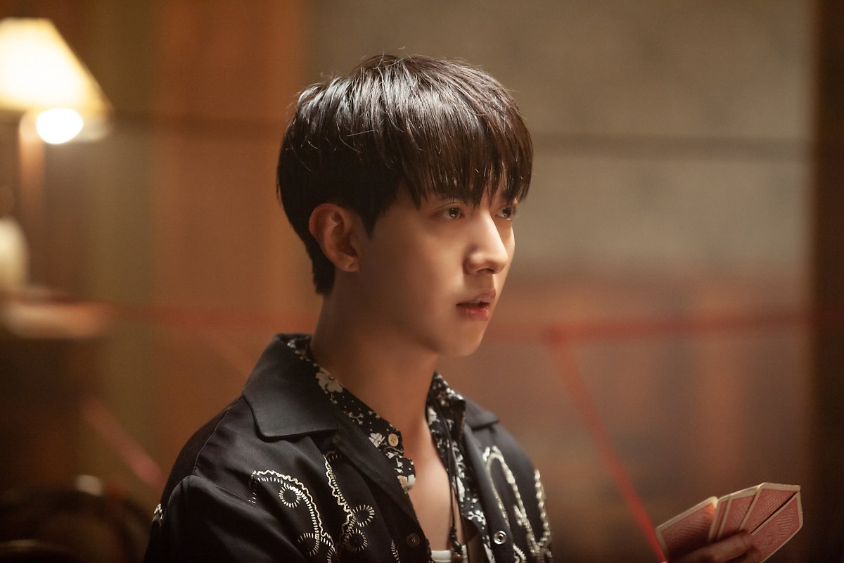 CNBLUECL's tweet photo. 211020 [FNC Naver Post] CNBLUE 싹둑 (Love Cut) MV behind stills 
- Lee Jungshin

https://t.co/TbkykGZCc9
#LetsRideWithCNBLUE #CNBLUE #씨엔블루 #싹둑 #Love_Cut #WANTED #이정신 #LeeJungshin https://t.co/HjOL04JXbE