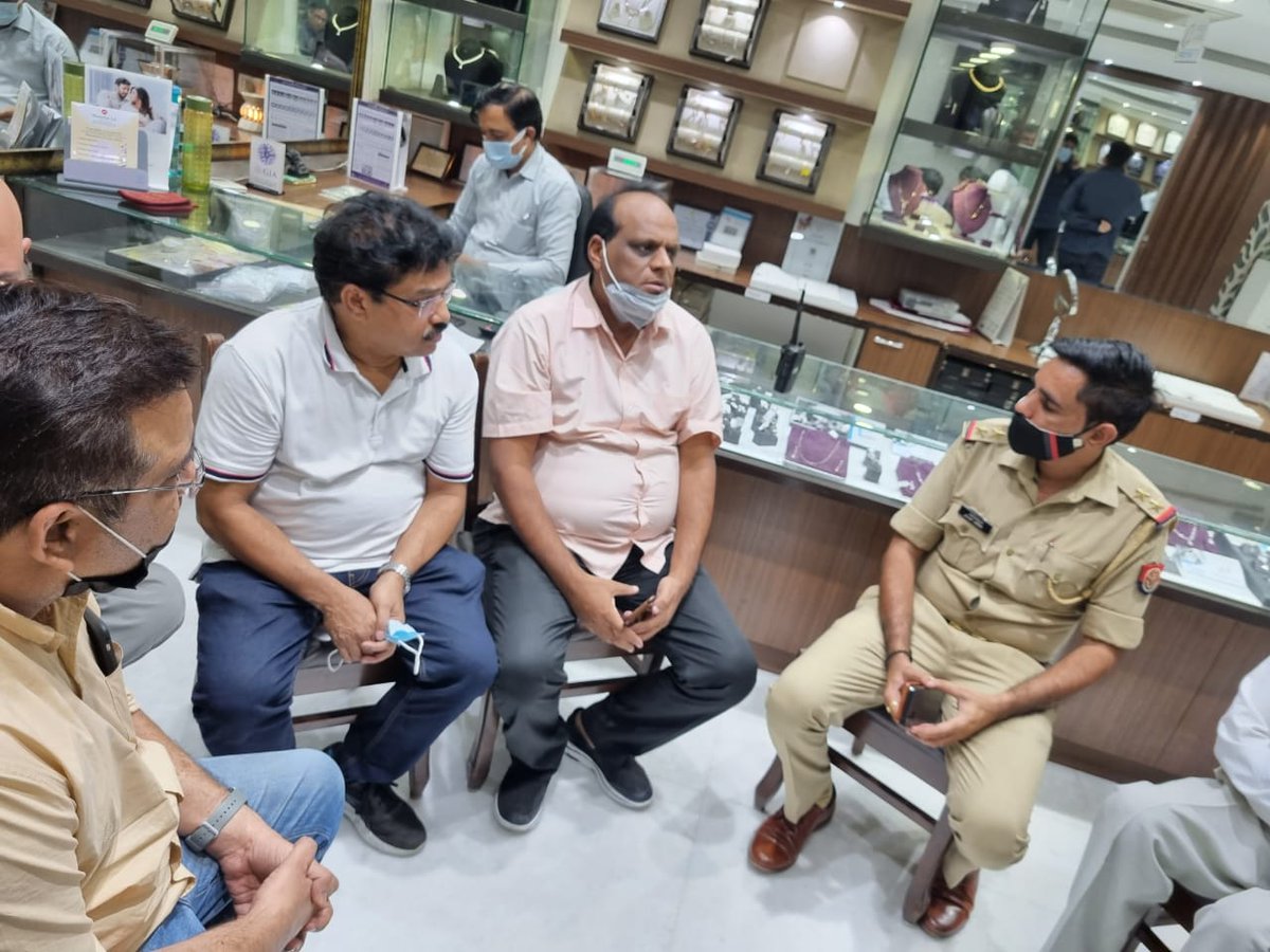 SushilKjain's tweet photo. *Demand to strengthen the security system of Sector 18 in view of festival season
@noidapolice 
@rvspps
@CP_Noida 
@DCP_Noida 
@DCPCentralNoida https://t.co/ZzGbZbOXni