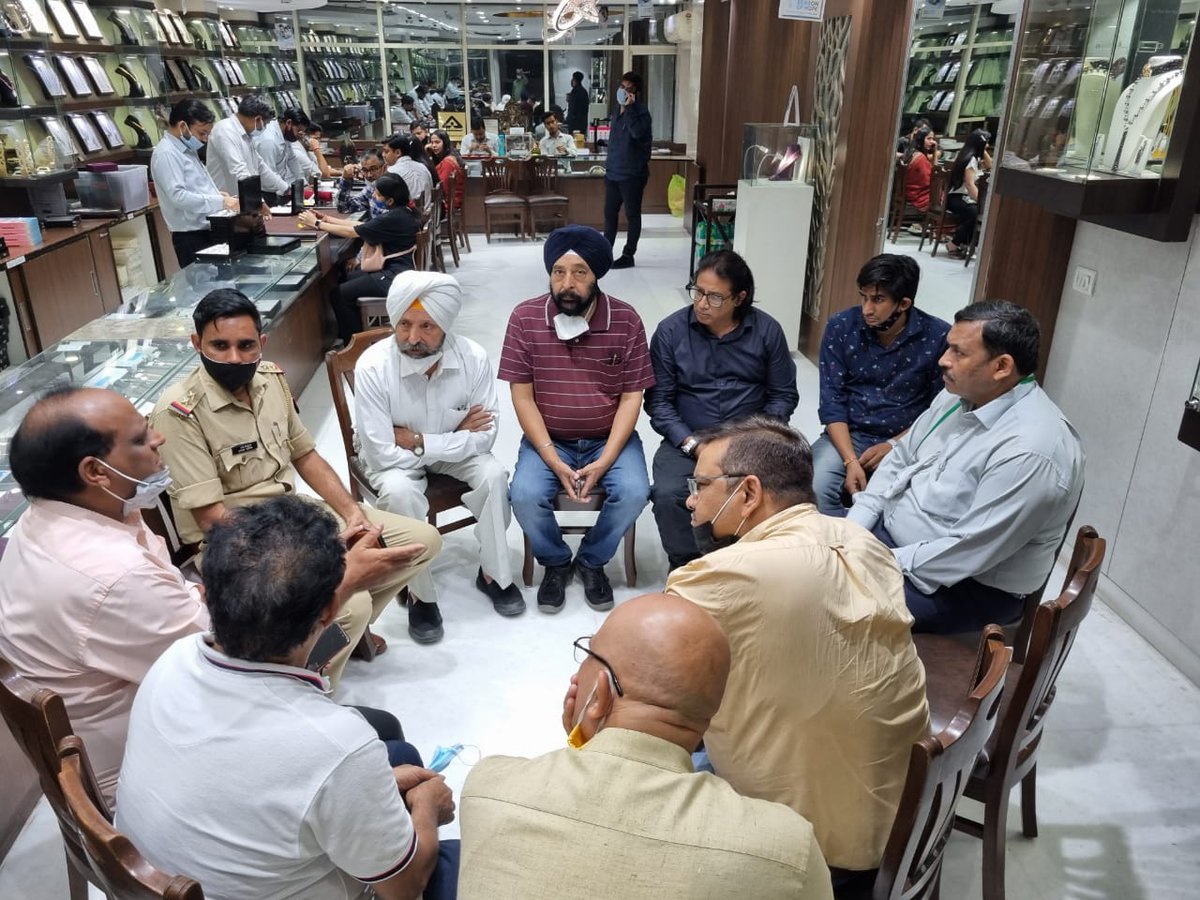 SushilKjain's tweet photo. *Demand to strengthen the security system of Sector 18 in view of festival season
@noidapolice 
@rvspps
@CP_Noida 
@DCP_Noida 
@DCPCentralNoida https://t.co/ZzGbZbOXni