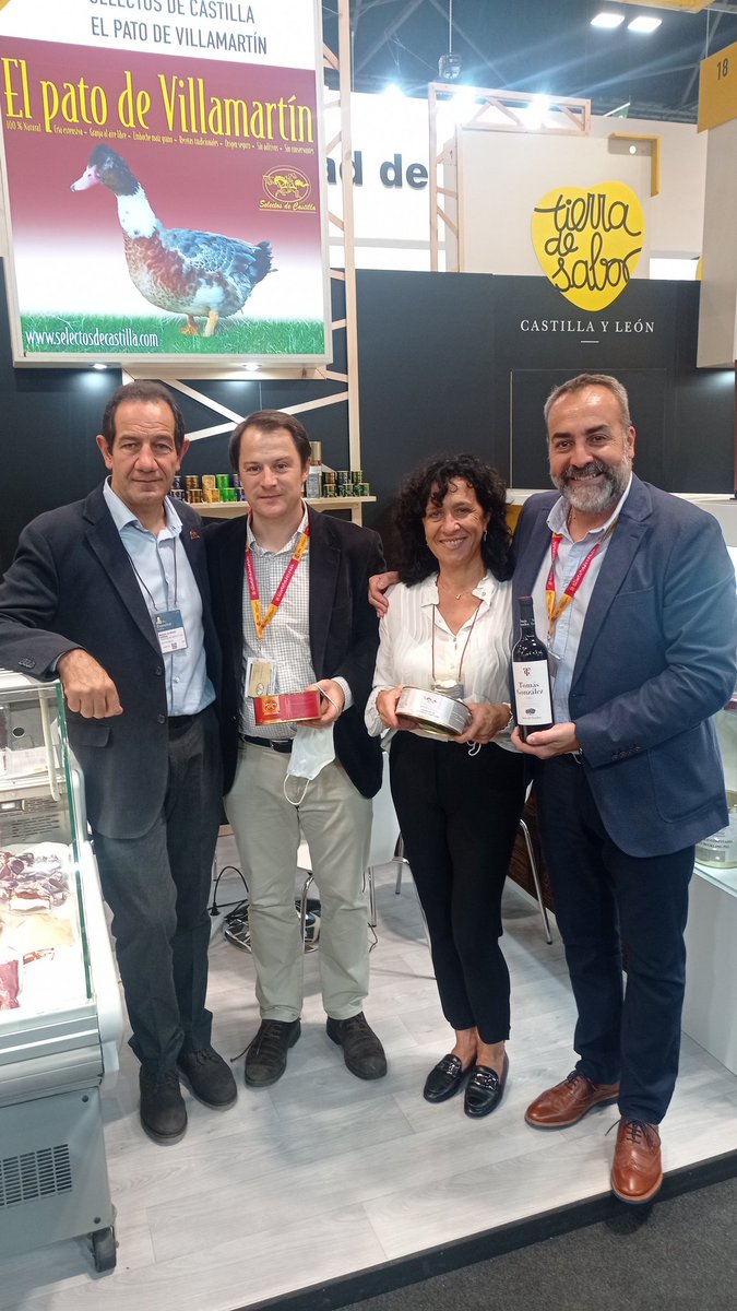 ManudePrado's tweet photo. Un día más en el salón del Gourmet. En buena compañía https://t.co/WAZARkMk4F