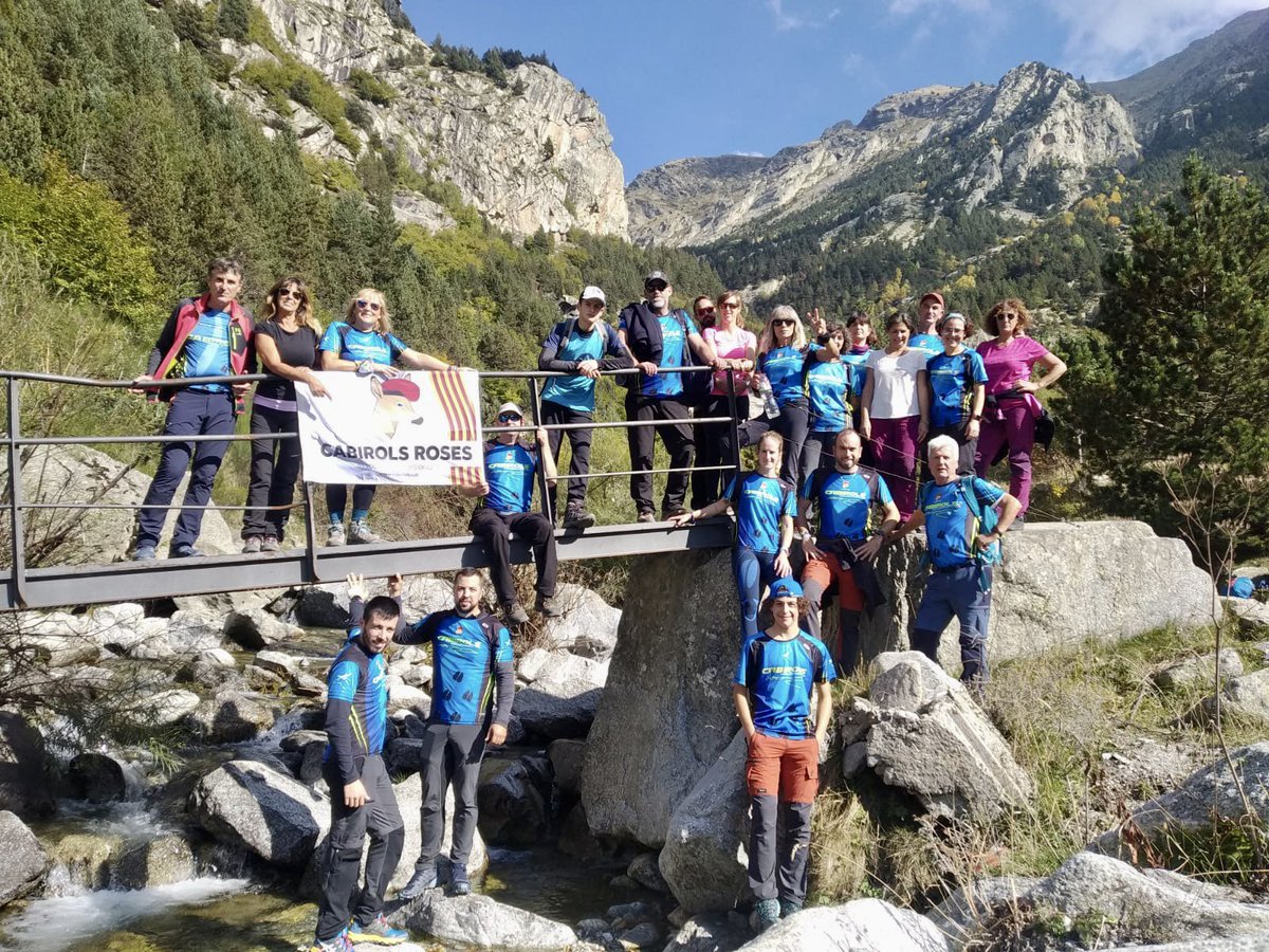 CabirolsRoses's tweet photo. Algunes imatges del passat diumenge per terres ripolleses d’una bona colla de Cabirols.
El 31 tornem a l’Alta Garrotxa, cuideu-vos!! ❤️
#CabirolsRoses #ElsCabirolsMolen #OrgullDeClubCabirols #ExcursionismeCatala https://t.co/1J06GXg8bk