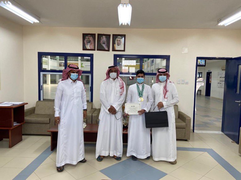 شكرًا لإدارة مدرسة عبدالرحمن بن عوف بحرمه  على تكريمهم وتحفيزهم وان شاء الله من نجاح إلى نجاح .

شكرًا على دعمك و تحفيزك <a href="/alialarifi1/">علي العريفي</a> 🌹🌹