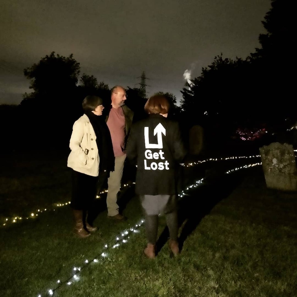 rosiejam's tweet photo. Thank you all for coming to our Filaments show at the weekend. Hope you didn't follow the directions on my jacket!
#getlost #highway #motorwaysigns #reflectivestitching #reflectiveart #reflectivesigns #followdirections #dontfollowdirections https://t.co/cxXYrNDmHM https://t.co/jGJCuMomoU