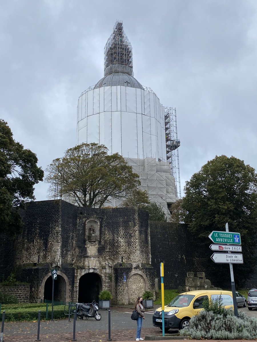 Si ça se trouve, c’est peut-être Christo et son équipe qui ont emballé la cathédrale de #Boulognesurmer !