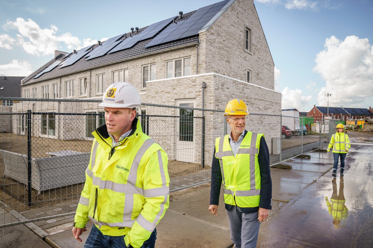 Hebben ontwikkelaars en ontwerpers bij Heijmans een scherp oog voor veiligheid, dan maken zij het werk van hun collega’s op de bouwplaatsen een stuk comfortabeler. Dat besef groeit. Al mag het gesprek hierover vaker worden gevoerd: bit.ly/Heijmans_samen…