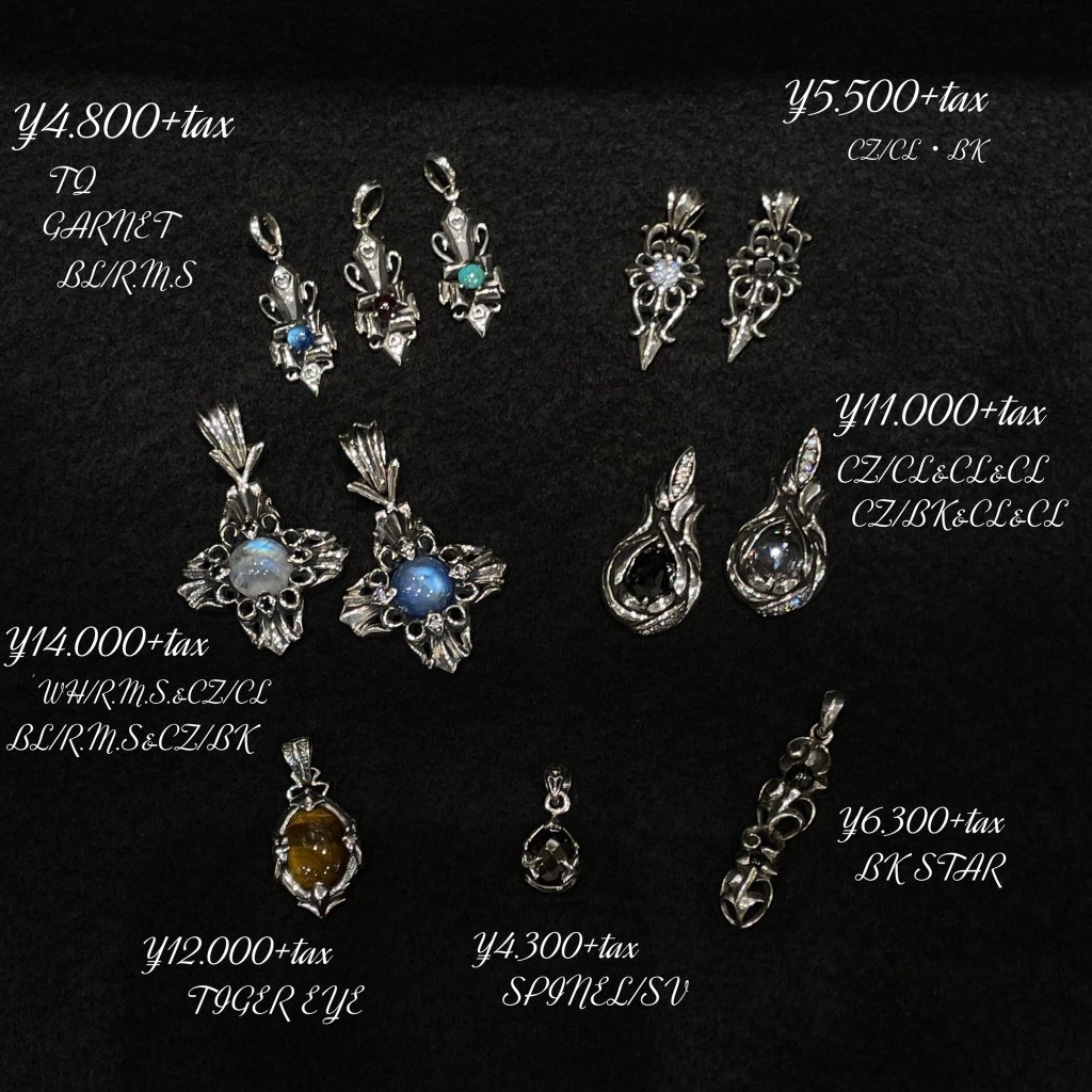 SB_LAKETOWN's tweet image. 【☆新商品入荷情報！！☆】

でっかいクラウンとスカル！！

そして多種多様な石付きペンダントトップたち！！

ムーンストーン・・・・奇麗だな・・・

#SILVERBOX #シルバーボックス #シルバー925 #シルバーアクセ