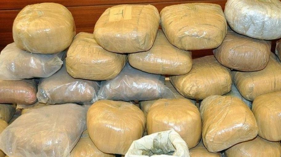 #SEN Le navire dénommé la « Rosa » a été intercepté à 363 Km au large de Dakar par les forces navales avec l’appui de l’aviation française. lefluxs.com/fr/senegal-sai…