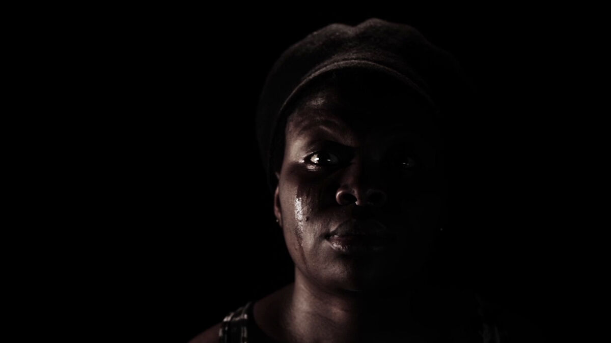 Alcances_Cadiz's tweet photo. #Bolingoelbosquedelamor, de #AlejandroGSalgado cuenta la historia del trayecto que las mujeres africanas realizan persiguiendo el sueño europeo. Esta tarde puedes verla en la sede de la @FundUnicaja de Cádiz a las a las 18.30 horas. 
Entrada libre hasta completar aforo. https://t.co/f7widJTXGh