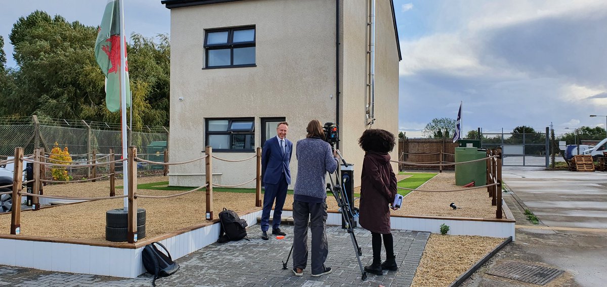 pittso's tweet photo. Filming today with @ITNProductions on how we can get buildings to #netzero. Work carried out through our @ActiveBuildingC has shown homes can be made Net Zero for potentially *lower* cost than conventional!
#TransformingConstruction https://t.co/FncKZsBn2z