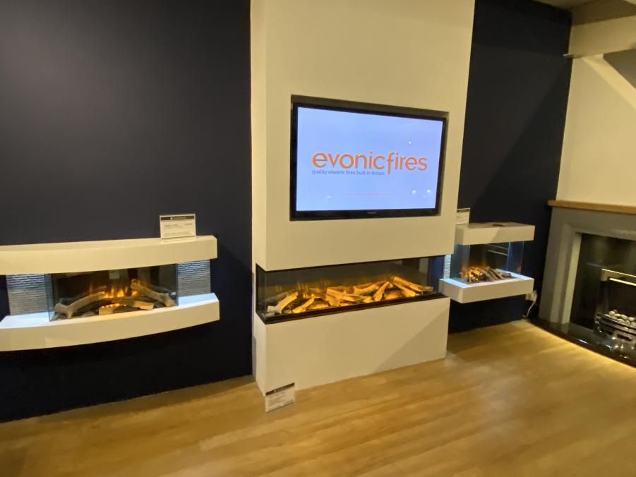 On live display <a href="/CanterburyFires/">CanterburyFireplaces</a> is the Empire 2 suite, e1500 built-in and Westfield suite 🔥🔥🔥 #evonicfires #electricfires #electricfire #suites #builtins
