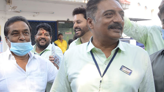 tupaki_official's tweet photo. సీసీ ఫుటేజ్ పరిశీలించిన ప్రకాష్ రాజ్ ఏమన్నాడంటే? 

Read Here >> https://t.co/t43OLQYbIa

#prakashRaj #maaelection #Manchuvishnu https://t.co/psB0jEpGUJ