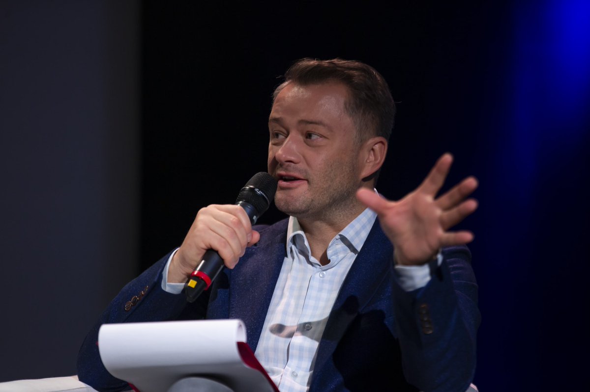 KuzniarMedia's tweet photo. 💡 #AI w mieście, medycynie,
e-commerce, ale też w pracy liderów w firmach z przemysłu 4.0
🎥 LIVE na FB i YT #MadeInWroclaw
Host @JaroslawKuzniar • @wroclaw_info @Hala_Stulecia @InvestInWroclaw https://t.co/4m8B7cY35u