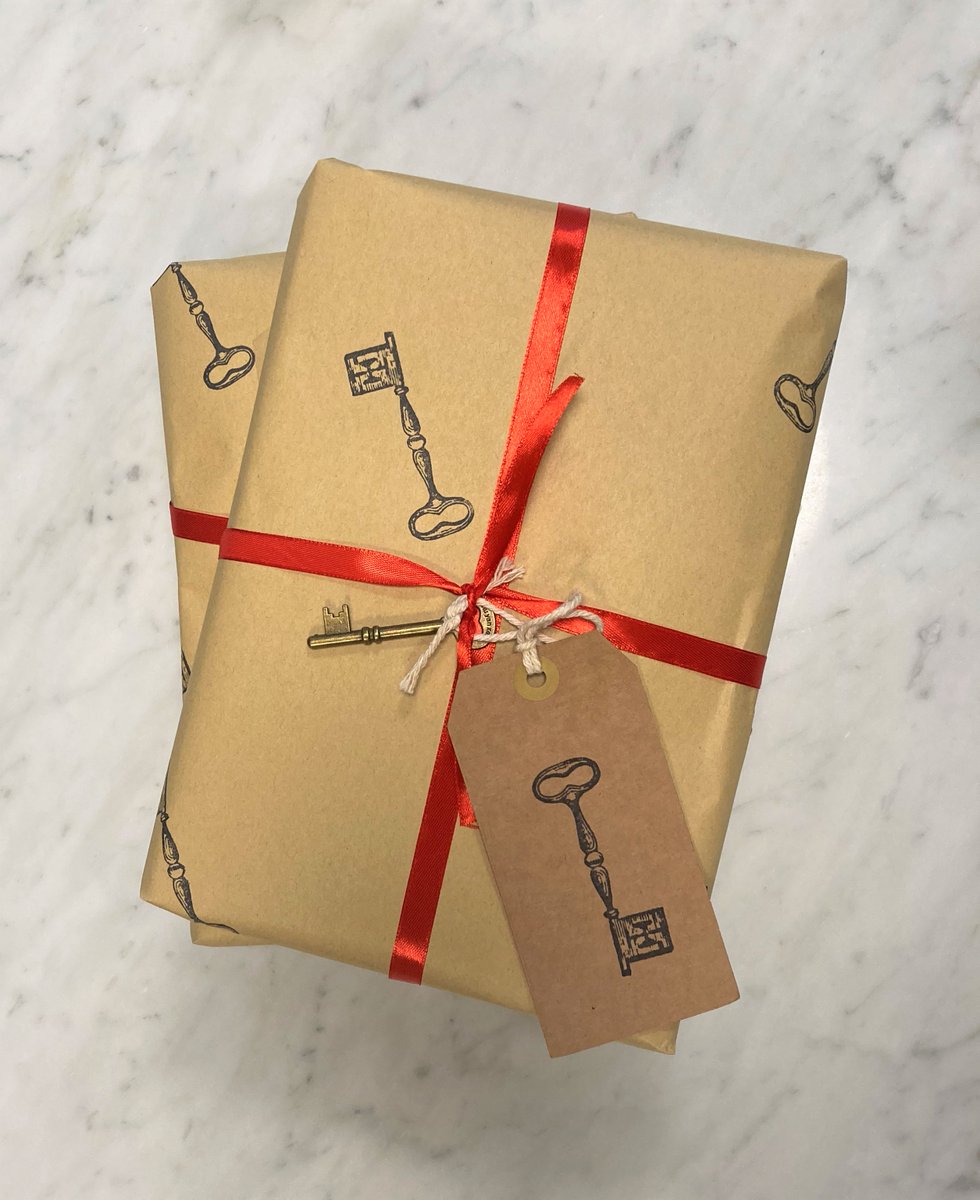 ZaffreBooks's tweet photo. It's time for a mystery #giveaway! Would you like the chance to #win one of two fantastic books this week?!

If you'd like a blind date with a book, simply RT and follow to enter. Closes 25/10 at midnight. 

Any guesses which book it is? 🗝️

#Books #MysteryBooks https://t.co/LShmUBnLtq