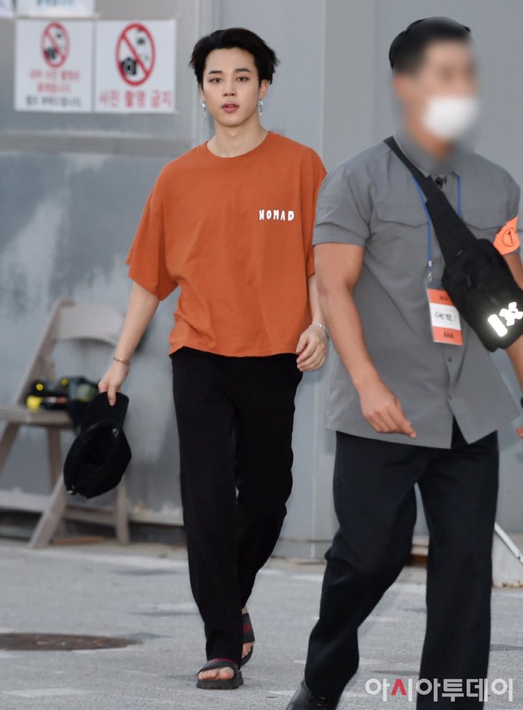 “ Where is Jimin ? “

Idk probably in his Palace, cuz he looks like a mf prince😩👌🏻