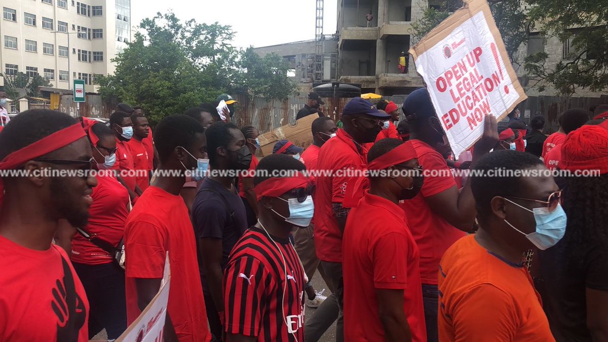 Citi973's tweet photo. Some aggrieved candidates of the 2021 Ghana School of Law entrance examination have poured onto the streets of the capital Accra to demand reforms to the nation’s legal education regime. #CitiNewsroom https://t.co/rwt2m7Vwiw