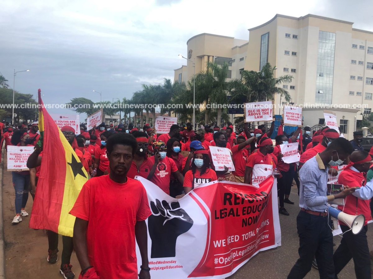 Citi973's tweet photo. Some aggrieved candidates of the 2021 Ghana School of Law entrance examination have poured onto the streets of the capital Accra to demand reforms to the nation’s legal education regime. #CitiNewsroom https://t.co/rwt2m7Vwiw