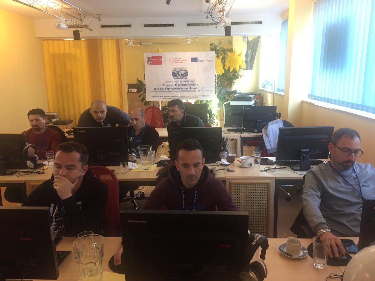 Diywe_Project's tweet photo. Viyana'da devam eden eğitimlerimizde bugün; çevrimiçi sınıf oluşturma, çoklu ortam içeriği oluşturma,
oluşturulan materyallerin sınıflara yüklenmesi, ödevlerin verilmesi ve değerlendirilmesi ve online ölçüm dokümanlarının hazırlanması konuları üzerine uygulamalar yapılıyor. https://t.co/jLKlFzz7QR
