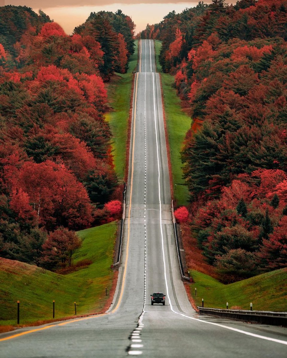 anshika_75's tweet photo. Beautiful Road....❤️
#खूबसूरतरास्ता
#BeautifulRoad https://t.co/BA1dEMTbqL