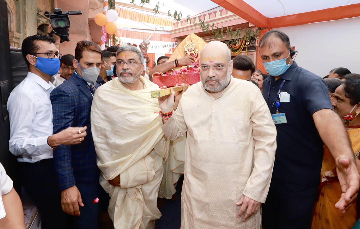AmitShah's tweet photo. आज अपने पैतृक गाँव माणसा (गुजरात) के बहुचर माताजी मंदिर के पुनर्निर्माण व मूर्ति की प्राण प्रतिष्ठा कार्यक्रम में सम्मिलित होकर पूजा अर्चना करने का परम सौभाग्य प्राप्त हुआ।

माता रानी की कृपा सभी पर बनी रहे।

जय माता दी! https://t.co/dRCpwCBcFi