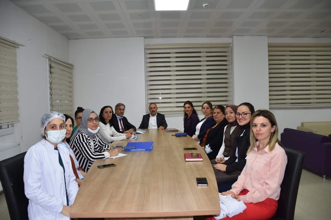 MuglaKYGM's tweet photo. Kredi Yurtlar Genel Müdür Yardımcısı Mustafa Özgül, Kredi Yurtlar Genel Müdürlüğü Şube Müdürü Dilaver Altınkaya ve İl Müdürümüz Ömer İlman, Öğrenci yurtlarını ziyaret ederek yemekhane, kantin ve sosyal tesisleri inceleyerek Yurtta kalan öğrencilerle sohbet ettiler. https://t.co/NJJDJDqsPg