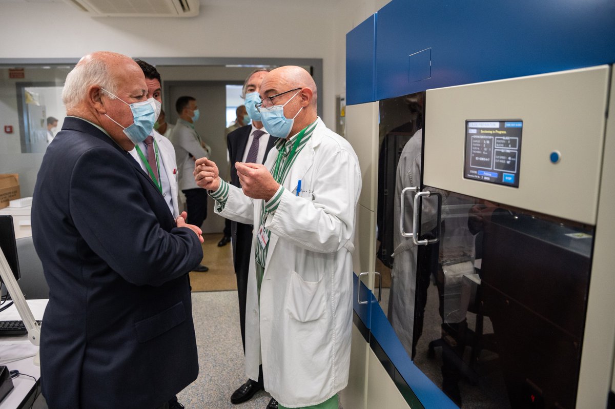 clinicogranada's tweet photo. 🆕El laboratorio provincial de #AnatomíaPatológica de Granada, primero de #España en completar su robotización

@jesusraguirre lo ha visitado para conocer los microtomos automáticos incorporados que permiten más cortes y más precisos de las muestras

ℹ️ https://t.co/SANYMlfulJ https://t.co/Ns7UHCRMh1