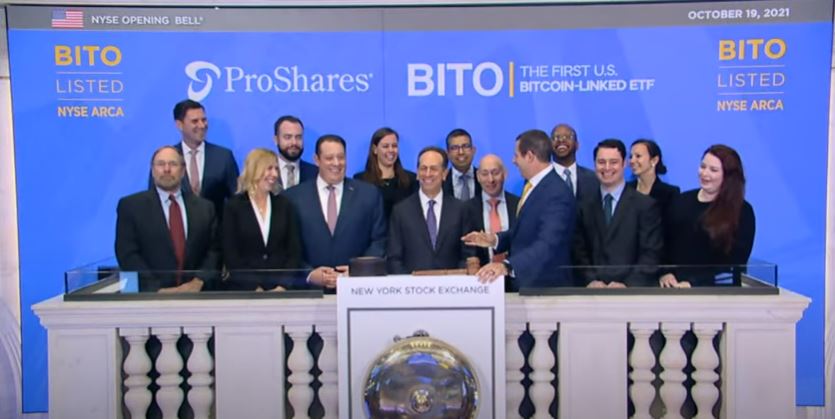 bitcoinagile's tweet photo. #bitcoin Futures ETF Exceeds Expectations, Trades $1 Billion On Day One #AnthonyBertolino #BitcoinETF #BitcoinFuturesETF #ChicagoMercantileExchange #CommodityFuturesTradingCommission #derivatives-basedbitcoinETF #EricBalchunas https://t.co/SB7PL9j8T7 https://t.co/irVUr7jaNK