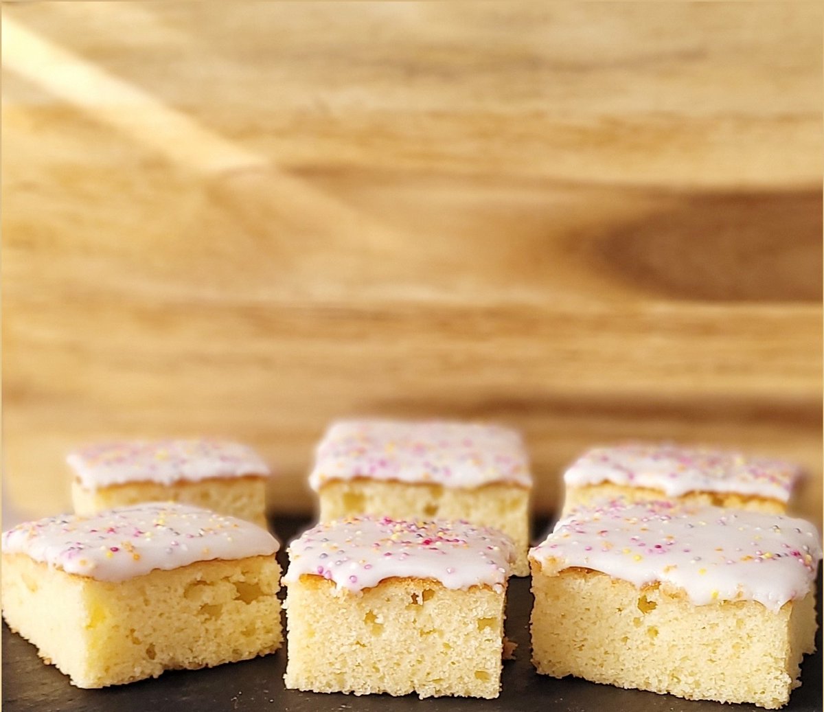 CuriousGFBaker's tweet image. I think my baking skills are improving 😂
This is my own recipe for tray bake. 
This takes me back to being a child except back then I wasnt GF.
At least now I don't have to miss this anymore and judging from the household reaction this will definitely be making a regular return!