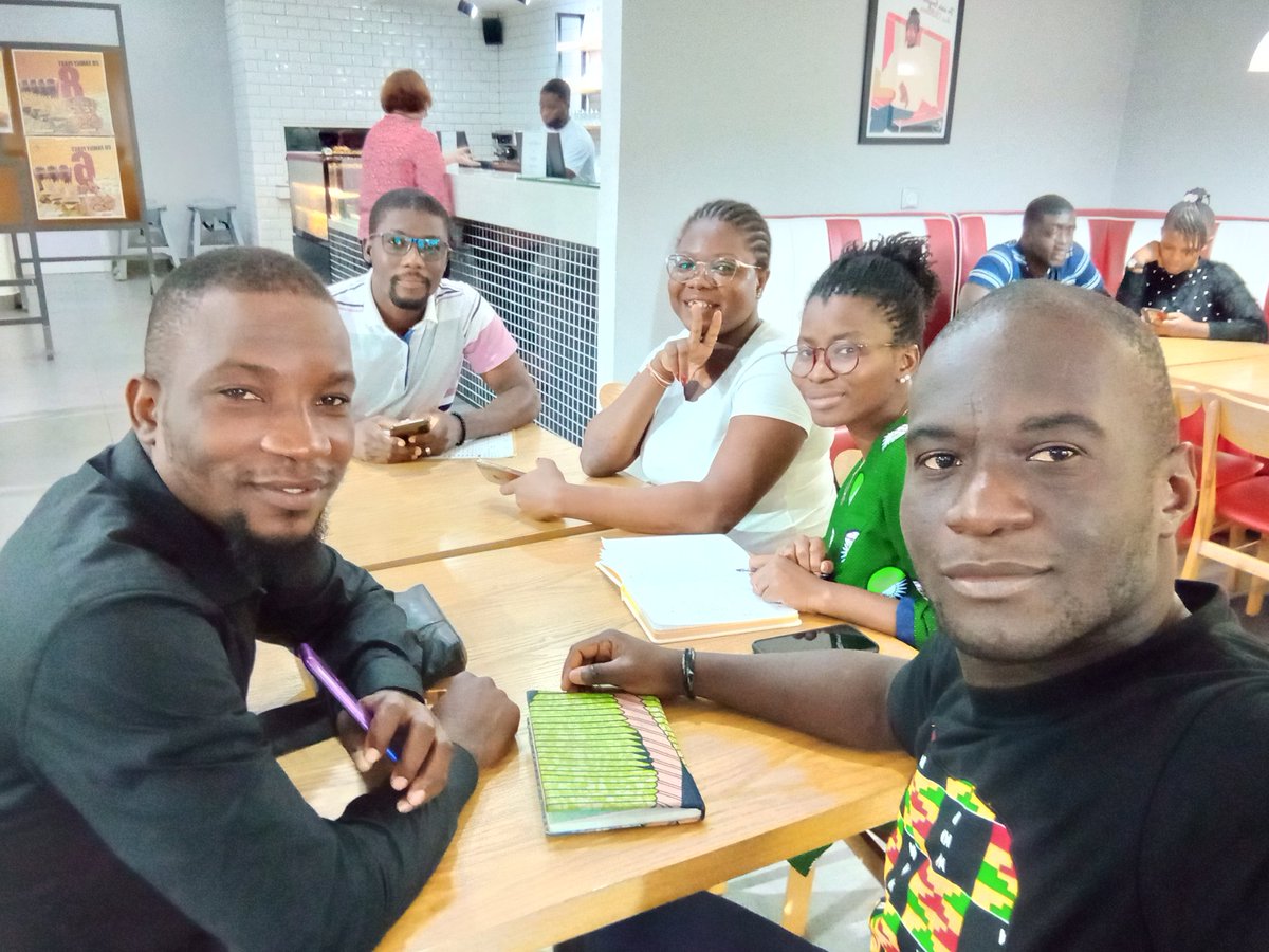 AssoThe5Ds's tweet photo. Quelque chose se prépare...

#staff #team #Projet #Civisme #Jeunesse #Citoyenneté #OnLeFaitPourNous #The5Ds #Togo #TgTwittos https://t.co/I2Wk9pTzzX