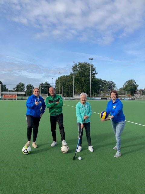 Samen sporten is gezond en gezellig. Dat hebben vele senioren de afgelopen zes weken ervaren tijdens de senioren beweegcarrousel op de velden van MHC de Mezen. Vanwege het succes start maandag 25 oktober een tweede ronde. Meer info? 👉 bit.ly/3lZunbi