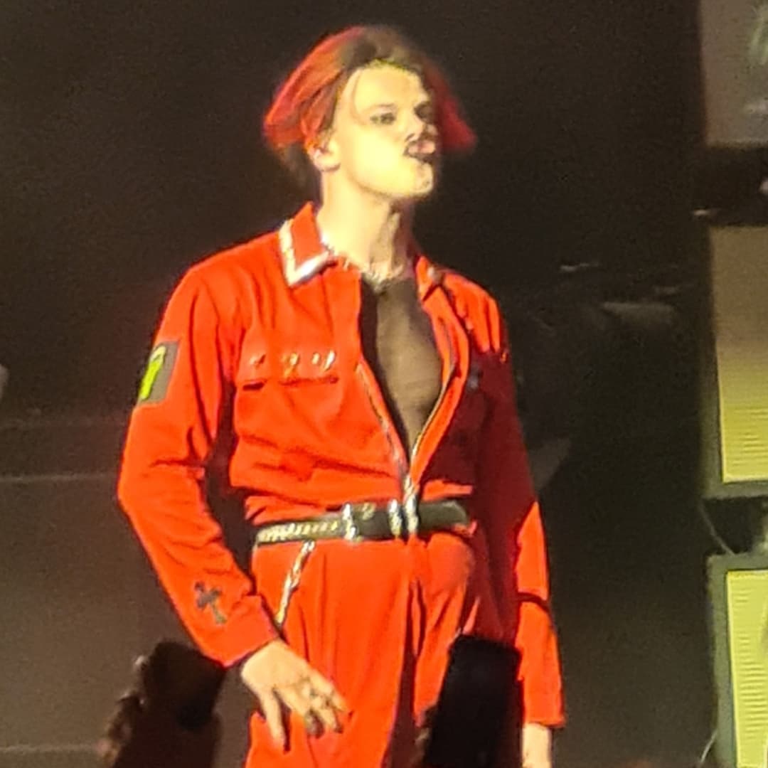 vikkie69's tweet photo. @yungblud best night ever at liverpool! 🤘🤘 https://t.co/ogt7zvGAzX