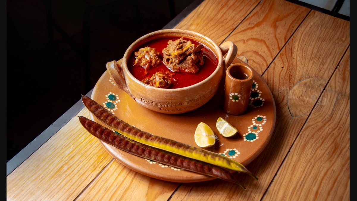 En el marco de la 2ª edición de “Cofradía de Sabores Mixtecos”, el Presidente de Canirac Oaxaca,  <a href="/chefalexruiz/">Alejandro Ruiz</a>  fue uno de los cinco #Chefs anfitriones del evento #CofradíaMixteca. Un encuentro en el que participaron más de 20 Chefs de todo el país 🍴