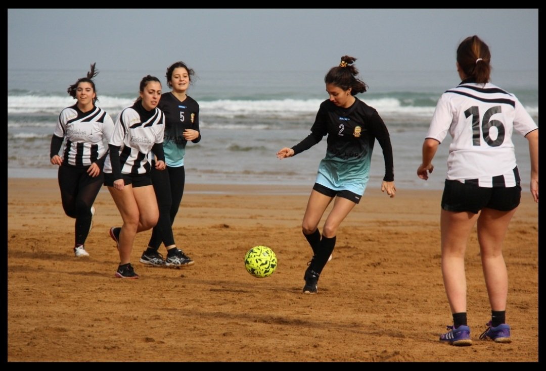 ADI 📢📢📢
Emakumeen talde bat osatzea pentsatzen ari zarete baina babeslerik ez duzue? LASAI!
Nesken talde bat atera nahi duen babesle bat daukagu!!
Idatzi antolakuntza@playeruak.eus-era eta ti-ta batean lotuko dugu dena.
Ez galdu aukera eta animatu!!!